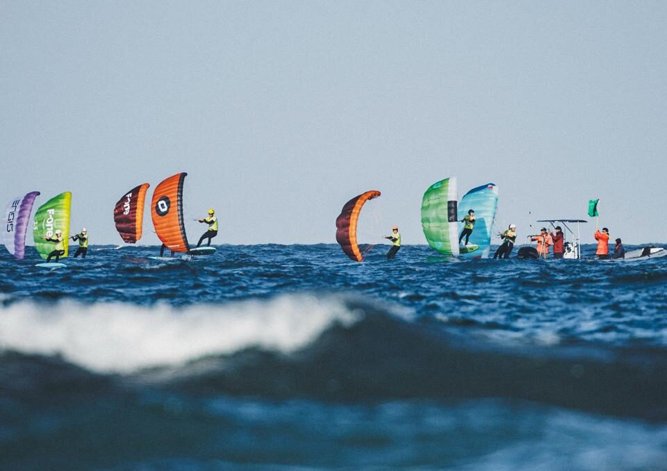 Maé Haas wins the first ever parawing race